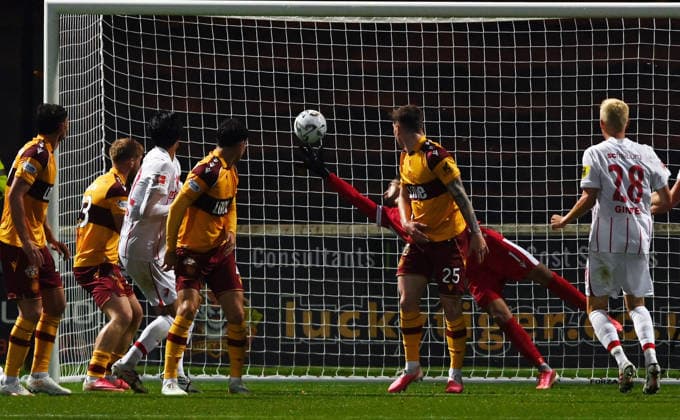 UK: Motherwell v Freiburg, UEFA Conference league at Fir Park in Motherwell, Scotland on 20 August 2026 Motherwell v Freiburg, UEFA Conference league at Fir Park in Motherwell, Scotland on 20 August 2026 Cyriaque Irie (Freiburg) beats Alex Pulsen (Motherwell) for the final goal of the game (Photo by Ger Harley Sportpix Sipa USA) Motherwell Fir Park North Lanarkshire Scotland Copyright: xGerxHarleyx