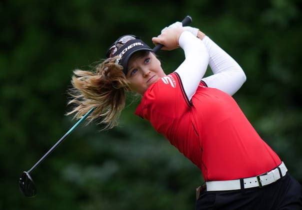 August 20, 2026, Edmonton, Ab, CANADA: Canada s Brooke Henderson, of Smiths Falls, Ont., hits her tee shot on the fourth hole during the first round at the CPKC Canadian Women s Open LPGA, Golf Damen golf tournament, in Edmonton, on Thursday, Aug. 20, 2026. Canada News - August 20, 2026  - ZUMAc35_ 20260820_zaf_c35_088 Copyright: xDarrylxDyckx