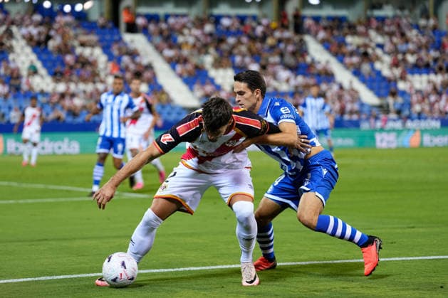 August 20, 2026, Leganes, Madrid, Spain: Andrei Ratiu of Rayo Vallecano and Denis Suarez of Deportivo Alaves compete for the ball during the Spanish League, LaLiga EA Sports, football match played between Rayo Vallecano and Deportivo Alaves at Butarque stadium on August 20, 2026, in Leganes, Madrid, Spain. Leganes Spain - ZUMAa181 20260820_zaa_a181_153 Copyright: xDennisxAgyemanx