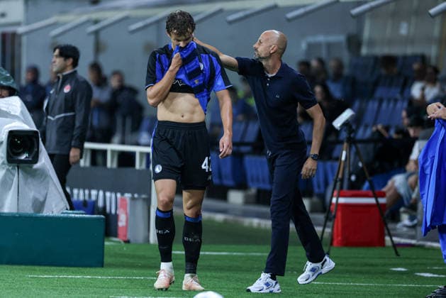 Atalanta v Hapoel Tel Aviv, UEFA Conference League qualification, Bergamo, Italy Bergamo, Italy, August 20th, 2026. Giorgio Scalvini (42) of Atalanta leaves the pitch injured during the UEFA Conference League match between Atalanta B.C. and Hapoel Tel Aviv at the New Balance Arena in Bergamo. Italy, Bergamo  Copyright: xGonzalesxPhoto StefanoxNicolix