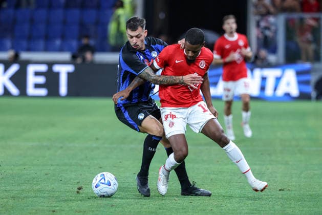 Atalanta v Hapoel Tel Aviv, UEFA Conference League qualification, Bergamo, Italy Bergamo, Italy, August 20th, 2026. Gianluca Gaetano (L) of Atalanta and Alexandre Silva (10) of Hapoel Tel Aviv FC seen during the UEFA Conference League match between Atalanta B.C. and Hapoel Tel Aviv at the New Balance Arena in Bergamo. Italy, Bergamo  Copyright: xGonzalesxPhoto StefanoxNicolix