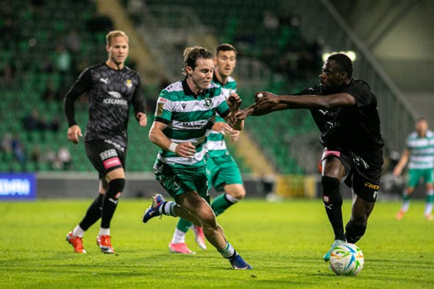 seen Fitzgerald and Adams during UEFA Conference League qualifying game between teams of Shamrock Rovers FC and Kuopion Palloseura (Maria Eduarda Lopes Ball Raw Images) Dublin Tallaght Stadium Ireland Copyright: xMariaxEduardaxLopesx marialopes_shamrockrovers_kuopionpalloseura_2627 (129 de 83)