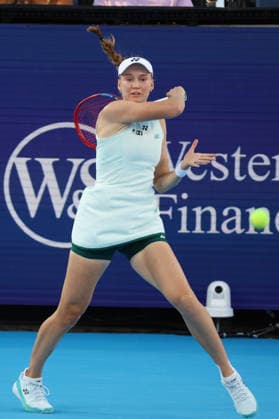 August 20, 2026, Mason, Oh, USA: Cincinnati Open Tennis 2026 - Elena Rybakina hits a ball against Iga Swiatek in the Cincinnati Open Tennis Tournament held in Mason OH. 2026 08 20. ZUMAPress Mason USA - ZUMAn24_ 20260820_zaf_n24_214 Copyright: xWallyxNellx