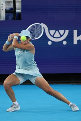 August 20, 2026, Mason, Oh, USA: Cincinnati Open Tennis 2026 - Iga Swiatek hits a ball against Elena Rybakina in the Cincinnati Open Tennis Tournament held in Mason OH. 2026 08 20. ZUMAPress Mason USA - ZUMAn24_ 20260820_zaf_n24_256 Copyright: xWallyxNellx
