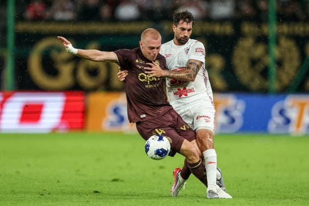 August 20, 2026, Zabrze, Poland: Mika Biereth of AS Monaco (L) and (Josema) Jose Manuel Sanchez Guillen of Gornik Zabrze (R) seen in action during the UEFA Conference League 2026 2027 match between Gornik Zabrze and AS Monaco at Municipal Stadium (Zabrze). FInal Score; Gornik Zabrze 2:3 AS Monaco..UEFA Conference League 2026 2027 match between Gornik Zabrze and AS Monaco Zabrze Poland - ZUMAs197 20260820_aaa_s197_334 Copyright: xGrzegorzxWajdax
