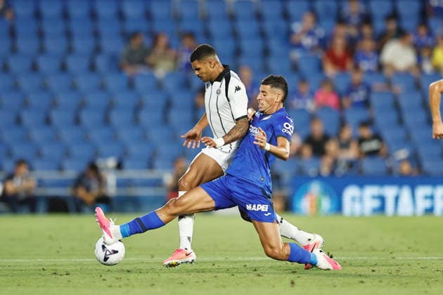 (L-R) Joh (Partizan), Abdel Abqar (Getafe), AUGUST 20, 2026 - Football Soccer : UEFA Europa Conference League Play-offs 1st leg match between Getafe CF - FK Partizan at the Estadio Coliseum de Getafe in Getafe, Spain. Noxthirdxpartyxsales  aflo_341828128 MutsuxKawamorix