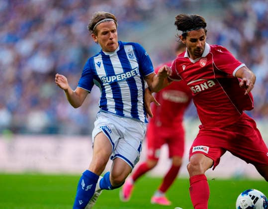 Antoni Kozubal of KKS Lech Poznan fights for the ball during UEFA Europa League - Playoff Round season 26 27 match between teams of KKS Lech Poznan and FC Thun (Ruslan Taran Ball Raw Images) Poznan Enea Stadium Poland Copyright: xRuslanxTaranx _IMG4035