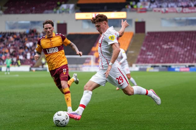 Philipp Treu (SC Freiburg, 29) am Ball , Schottland, Fussball, UEFA Conference League, Play-offs, Hinspiel, 2026 2027, Motherwell FC vs. SC Freiburg, 20.08.2026, Fir Park Stadium, Motherwell Motherwell Fir Park Stadium North Lanarkshire Schottland *** Philipp Treu, SC Freiburg, 29 on the ball, Scotland, soccer, UEFA Conference League, playoffs, first leg, 2026–2027, Motherwell FC vs. SC Freiburg, August 20, 2026, Fir Park Stadium, Motherwell, Fir Park Stadium, North Lanarkshire, Scotland Copyright: xArnexAmbergx