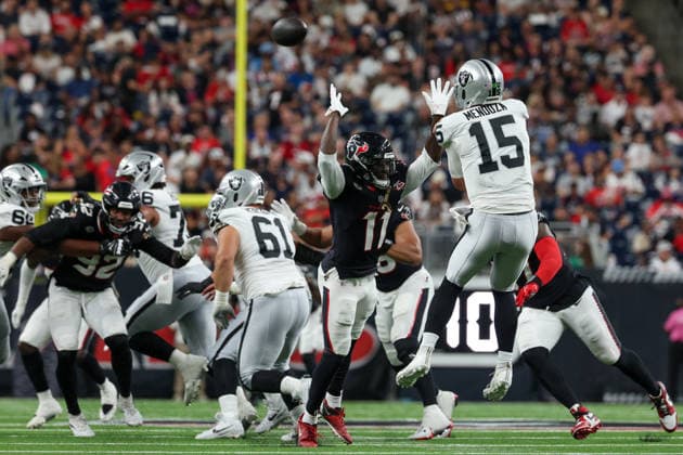 HOUSTON, TX - AUGUST 20: Quarterback Fernando Mendoza 15 of the Las Vegas Raiders leaps to throw the ball over a rushing cornerback Tremon Smith 11 of the Houston Texans during the NFL, American Football Herren, USA preseason game between the Houston Texans and the Las Vegas Raiders on August 20, 2026, at Reliant Stadium in Houston, TX. (Photo by David Buono Icon Sportswire) NFL: AUG 20 Raiders at Texans EDITORIAL USE ONLY Icon260820029