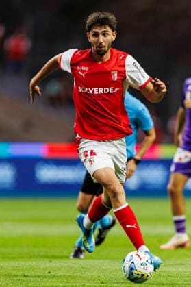 BRAGA, PORTUGAL - AUGUST 20: Demir Ege Tiknaz of SC Braga runs with the ball during the UEFA Conference League 2026 27 Qualifying Round Final First Leg match between SC Braga and FK Austria Wien at Estadio Municipal de Braga on August 20, 2026 in Braga, Portugal. (Photo by Diego Maranhao Eurasia Images) Braga Estadio Municipal de Braga Portugal *** BRAGA, PORTUGAL, AUGUST 20 Demir Ege Tiknaz of SC Braga runs with the ball during the first leg of the 2026-27 UEFA Conference League Qualifying Round Final between SC Braga and FK Austria Wien at Estadio Municipal de Braga on August 20, 2026 in Braga, Portugal. Photo by Diego Maranhao, Eurasia Sport Images. Braga, Estadio Municipal de Braga, Portugal Copyright: x x2026xEurasiaxSportxImagesx jp-en-EuSpIm-DIE_Braga_Austria_20Aug2026_PT033