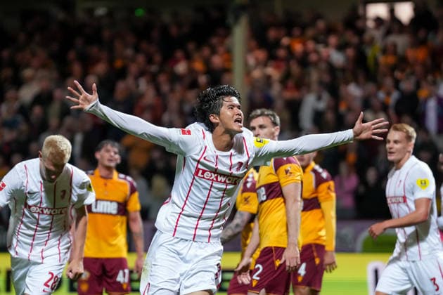 Keisuke Goto (SC Freiburg, 42) Torjubel, Emotionen, Torschuss, Abschluss, Torerfolg, Tor, Treffer , Schottland, Fussball, UEFA Conference League, Play-offs, Hinspiel, 2026 2027, Motherwell FC vs. SC Freiburg, 20.08.2026, Fir Park Stadium, Motherwell Motherwell Fir Park Stadium North Lanarkshire Schottland *** Keisuke Goto, SC Freiburg, 42, goal celebration, emotions, shot on goal, finish, goal scored, goal, Scotland, soccer, UEFA Conference League, playoffs, first leg, 2026–2027, Motherwell FC vs. SC Freiburg, August 20, 2026, Fir Park Stadium, Motherwell, North Lanarkshire, Scotland Copyright: xArnexAmbergx