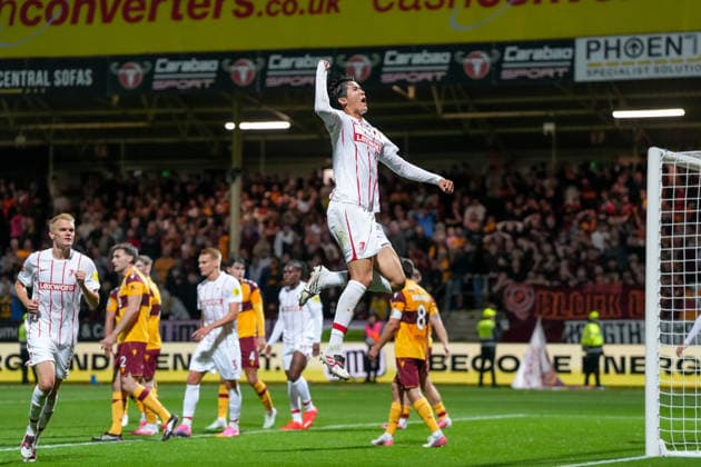 Keisuke Goto (SC Freiburg, 42) Torjubel, Emotionen, Torschuss, Abschluss, Torerfolg, Tor, Treffer , Schottland, Fussball, UEFA Conference League, Play-offs, Hinspiel, 2026 2027, Motherwell FC vs. SC Freiburg, 20.08.2026, Fir Park Stadium, Motherwell Motherwell Fir Park Stadium North Lanarkshire Schottland *** Keisuke Goto SC Freiburg, 42 goal celebration, emotions, shot on goal, finish, goal scored, goal, Scotland, soccer, UEFA Conference League, playoffs, first leg, 2026–2027, Motherwell FC vs. SC Freiburg, August 20, 2026, Fir Park Stadium, Motherwell, North Lanarkshire, Scotland Copyright: xArnexAmbergx