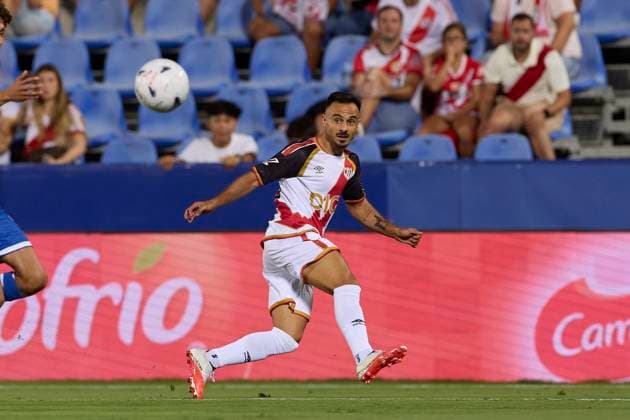 Rayo Vallecano vs Deportivo Alaves at Butarque stadium in Madrid, Spain - 20 Aug 2026 Alvaro Garcia of Rayo Vallecano seen in action during the LaLiga EA Sports 2026 2027 week 2 football match between Rayo Vallecano and Deportivo Alaves at Butarque stadium. Final score; Rayo Vallecano 1:1 Deportivo Alaves Madrid Spain Copyright: xFedericoxTitonex xSOPAxImagesx Federico-Titone-1443474