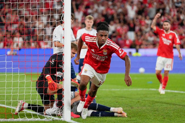 August 20, 2026, Lisbon, Portugal: Mads Christiansen of AGF Aarhus (L) and Leandro Barreiro of SL Benfica (C) seen in action during the UEFA Europa League Play-Offs 1st leg football match between SL Benfica and Aarhus GF at Estadio da Luz. Final score: SL Benfica 3:1 AGF Aarhus Lisbon Portugal - ZUMAs197 20260820_aaa_s197_351 Copyright: xBrunoxdexCarvalhox