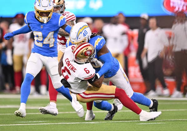 INGLEWOOD, CA - AUGUST 20: Los Angeles Chargers safety Kendall Williamson (40) tackles San Francisco 49ers safety Malik Mustapha (6) during the game between the Los Angeles Chargers and the San Francisco 49ers on August 20, 2026 at SoFi Stadium in Inglewood. (Photo by David Dennis Icon Sportswire) NFL, American Football Herren, USA AUG 20 49ers at Chargers EDITORIAL USE ONLY Icon26082031