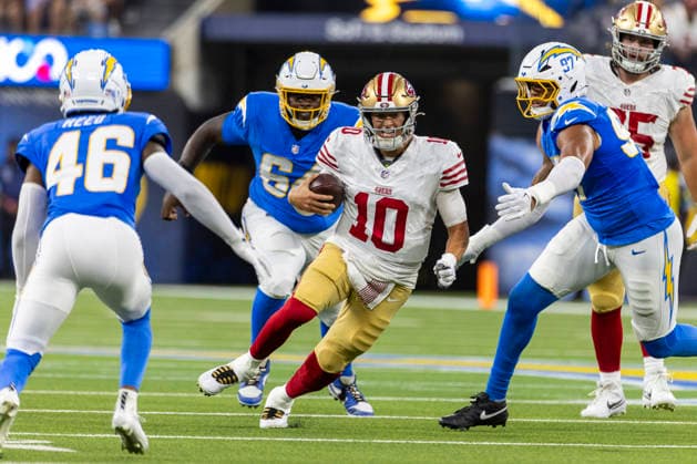August 20, 2026, Inglewood, California, USA: San Francisco 49ers Quarterback Mac Jones (10) runs the ball fighting off pressure from Los Angeles Chargers during an NFL, American Football Herren, USA football preseason game, in Inglewood, Calif. on Thursday August 20, 2026. NHL, Eishockey Herren, USA 2026: LA Chargers : SF 49ers  - ZUMAc68_ 20260820_zaf_c68_008 Copyright: xRingoxChiux