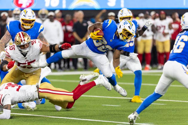 August 20, 2026, Inglewood, California, USA: Los Angeles Chargers Running Back Jaret Patterson (32) leaps in the air against San Francisco 49ers during an NFL, American Football Herren, USA football preseason game, in Inglewood, Calif. on Thursday August 20, 2026. NHL, Eishockey Herren, USA 2026: LA Chargers : SF 49ers  - ZUMAc68_ 20260820_zaf_c68_019 Copyright: xRingoxChiux