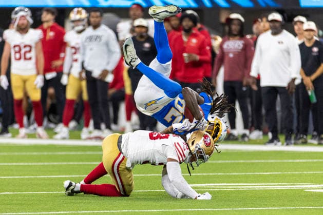 August 20, 2026, Inglewood, California, USA: Los Angeles Chargers Wide Receiver Ja Quae Jackson (82) flips over San Francisco 49ers Safety Jalen Stroman (38) during an NFL, American Football Herren, USA football preseason game, in Inglewood, Calif. on Thursday August 20, 2026. Inglewood USA - ZUMAc68_ 20260820_zaf_c68_024 Copyright: xRingoxChiux