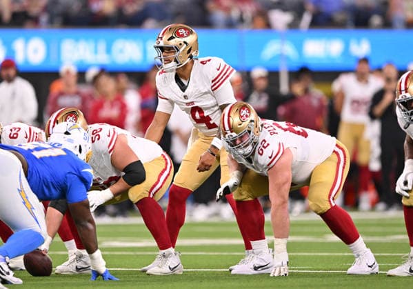 INGLEWOOD, CA - AUGUST 20: San Francisco 49ers quarterback Adrian Martinez (4) sets up behind the center during the game between the Los Angeles Chargers and the San Francisco 49ers on August 20, 2026 at SoFi Stadium in Inglewood. (Photo by David Dennis Icon Sportswire) NFL, American Football Herren, USA AUG 20 49ers at Chargers EDITORIAL USE ONLY Icon26082042