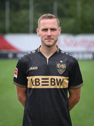 FUSSBALL 1. BUNDESLIGA SAISON 2026 2027 18.08.2026 Portraettermin beim VfB Stuttgart auf dem Trainingsgelaende: Torwart Marius Funk *** SOCCER: BUNDESLIGA 1, 2026–2027 SEASON, August 18, 2026: Photo shoot at VfB Stuttgart’s training facility with goalkeeper Marius Funk