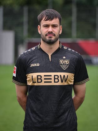 FUSSBALL 1. BUNDESLIGA SAISON 2026 2027 18.08.2026 Portraettermin beim VfB Stuttgart auf dem Trainingsgelaende: Torwart Stefan Drljaca *** SOCCER: BUNDESLIGA 1, 2026–2027 SEASON, AUGUST 18, 2026: Photo shoot at VfB Stuttgart s training facility with goalkeeper Stefan Drljaca