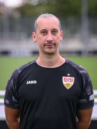 FUSSBALL 1. BUNDESLIGA SAISON 2026 2027 18.08.2026 Portraettermin beim VfB Stuttgart auf dem Trainingsgelaende: Performance Manager Florian Mohr *** SOCCER: BUNDESLIGA 1, 2026–2027 SEASON, August 18, 2026: Photo shoot at VfB Stuttgart’s training facility with Performance Manager Florian Mohr