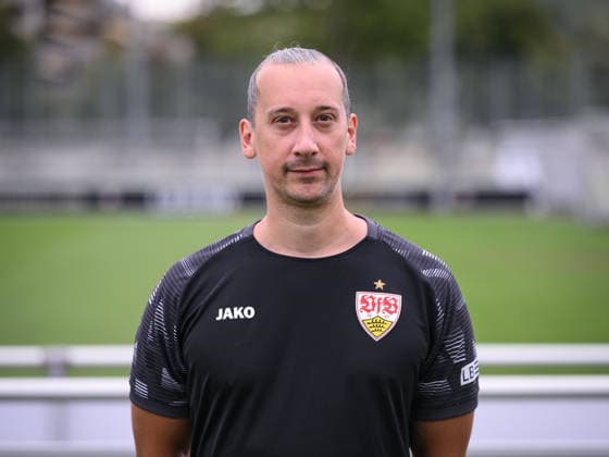 FUSSBALL 1. BUNDESLIGA SAISON 2026 2027 18.08.2026 Portraettermin beim VfB Stuttgart auf dem Trainingsgelaende: Performance Manager Florian Mohr *** SOCCER: BUNDESLIGA 1, 2026–2027 SEASON, August 18, 2026: Photo shoot at VfB Stuttgart’s training facility with Performance Manager Florian Mohr