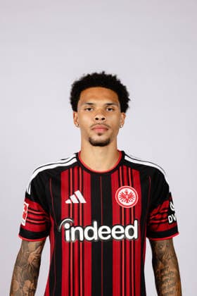 Nnamdi Collins (Eintracht Frankfurt) - Eintracht Frankfurt Porträttermin 2026 2027 Eintracht Frankfurt Porträttermin 2026 2027 SGE *** Nnamdi Collins Eintracht Frankfurt Eintracht Frankfurt Photo Shoot 2026 2027 Eintracht Frankfurt Photo Shoot 2026 2027 SGE