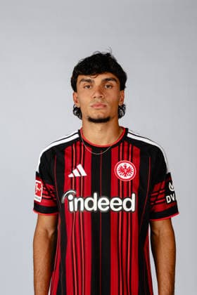 Can Uzun (Eintracht Frankfurt) - Eintracht Frankfurt Porträttermin 2026 2027 Eintracht Frankfurt Porträttermin 2026 2027 SGE *** Can Uzun Eintracht Frankfurt Eintracht Frankfurt Photo Shoot 2026 2027 Eintracht Frankfurt Photo Shoot 2026 2027 SGE