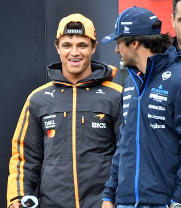 21.08.2026, Circuit Park Zandvoort, Zandvoort, FORMULA 1 HEINEKEN DUTCH GRAND PRIX 2026 , Lando Norris (GBR), McLaren Mastercard F1 Team, Carlos Sainz Jr. (ESP), Atlassian Williams F1 Team (Photo by Midori Ikenouchi Hasan Bratic DeFodi Images) - *** August 21, 2026, Circuit Park Zandvoort, Zandvoort, 2026 FORMULA 1 HEINEKEN DUTCH GRAND PRIX, Lando Norris (GBR), McLaren Mastercard F1 Team; Carlos Sainz Jr. (ESP), Atlassian Williams F1 Team. Photo by Midori Ikenouchi, Hasan Bratic, DeFodi Images