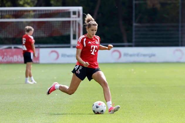 Fußballspielerin Alina Kerschbaumer (Mittelfeld) beim Training der 1. Damen-Mannschaft des 1. FC Köln am Geißbockheim. Köln, 20.08.2026 NRW Deutschland *** Soccer player Alina Kerschbaumer in midfield during training with the 1. FC Köln Women s 1st Team at Geißbockheim in Cologne, August 20, 2026, North Rhine-Westphalia, Germany Copyright: xChristophxHardtx