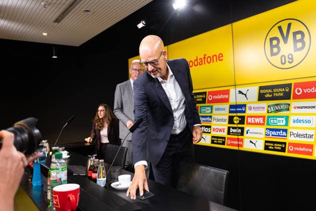 21.08.2026, Fussball, Bilanzpressekonferenz von Borussia Dortmund. v. l. Direktorin Kommunikation Serra Schlesinger (Borussia Dortmund), Geschäftsführer Thomas Treß (Borussia Dortmund), Geschäftsführer Carsten Cramer (Borussia Dortmund). Dortmund Signal Iduna Park NRW Deutschland xRHR-FOTO DEx *** August 21, 2026, Soccer, Borussia Dortmund Year-End Press Conference: Serra Schlesinger, Director of Communications, Borussia Dortmund; Thomas Treß, Managing Director, Borussia Dortmund; Carsten Cramer, Managing Director, Borussia Dortmund; Signal Iduna Park, Dortmund, North Rhine-Westphalia, Germany xRHR PHOTO DEx Copyright: DennisxEwert RHR-FOTOx RHR-FOTO DE