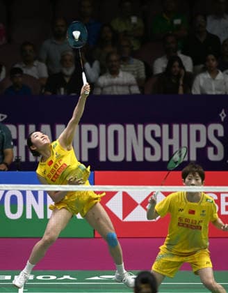 (260821) -- NEW DELHI, Aug. 21, 2026 -- Jia Yifan (L) Zhang Shuxian compete during the women s doubles quarterfinal match between Jia Yifan Zhang Shuxian of China and Treesa Jolly Gayatri Gopichand Pullela of India at BWF World Championships in New Delhi, India, Aug. 21, 2026. ) (SP)INDIA-NEW DELHI-BADMINTON-BWF WORLD CHAMPIONSHIPS-WOMEN S DOUBLES JavedxDar 