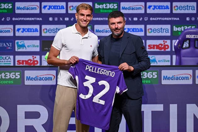 foto IPP lisa guglielmi Firenze 21-08-2026 calcio fiorentina 2026 2027 presentazione Mateo Pellegrino nella foto Mateo Pellegrino (Fiorentina) e Roberto Goretti (direttore sportivo Fiorentina) italy photo press world copyrighft italy ITALY  Copyright: xR4924_italyphotopressx