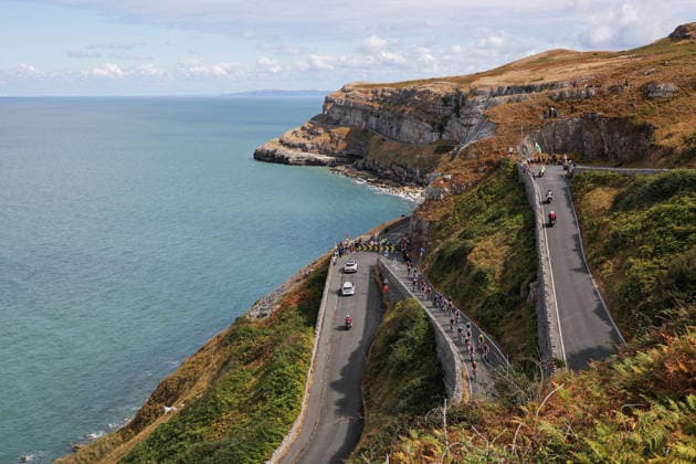 2026 Lloyds Tour of Britain Women Picture by Alex Whitehead SWpix.com - 21 08 2026 - Cycling - UCI Women s World Tour - 2026 Lloyds Tour of Britain Women - Stage 3: Mold to The Great Orme (104.7km) - The peloton on the final climb to the Great Orme Copyright: x xSWpix.comx(t axPhotographyxHubxLtd)xAlexxWhitehead SWpix.comx SWP-3030-18598