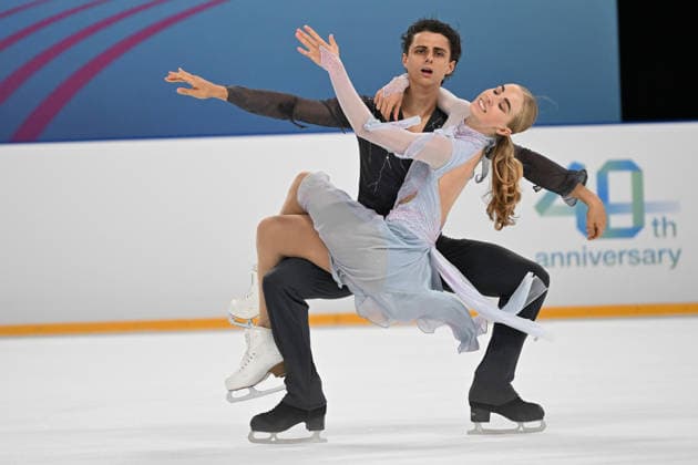 (260821) -- XI AN, Aug. 21, 2026 -- Zoe Bianchi (front) Daniel Basile of Italy perform during the free dance of ice dance at ISU Figure skating, Eiskunstlauf Junior Grand Prix Xi an 2026 in Xi an, northwest China s Shaanxi Province, Aug. 21, 2026. ) (SP)CHINA-XI AN-FIGURE SKATING-ISU JUNIOR GRAND PRIX XI AN 2026 (CN) ZouxJingyi 