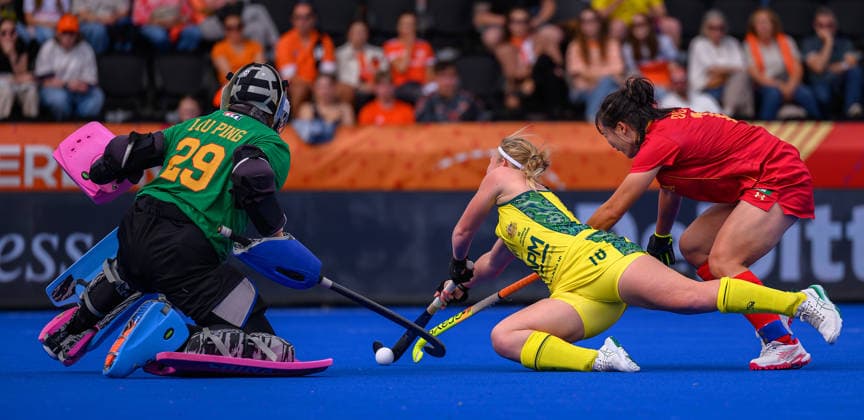Hockey World Cup Day Seven Courtney Schonell earns a last minute penalty corner after a stick tackle in the D during the Pool E match between Australia and China in the 2026 FIH Hockey World Cup at Wagener Stadium, Amstelveen 21 08 2026 UK Newspapers OUT Copyright: xGraemexWilcocksonx FIL-23806-0033