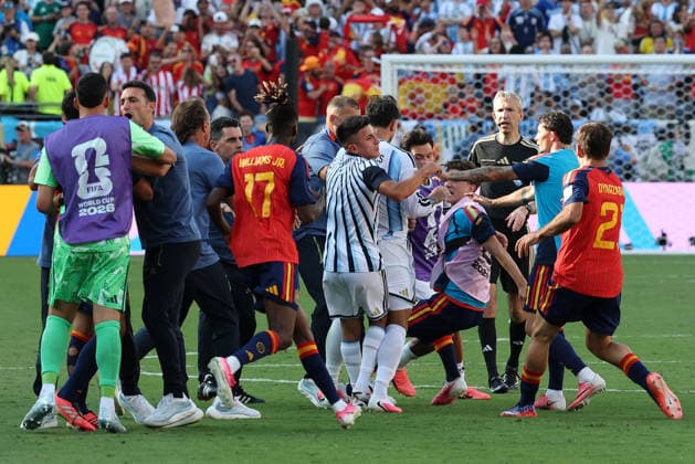 Argentine midfielder Leonardo Paredes (C-R) punches and shoves Spanish midfielder Gavi (4th-R)at the end of the 2026 FIFA World Cup, WM, Weltmeisterschaft, Fussball Final between Spain and Argentina at New York-New Jersey Stadium, USA, on July 19, 2026. Spain won and were crowned world champions. A month after the final, FIFA decided to suspend Paredes for 10 matches and Gavi for 1 match, in addition to imposing fines on the players and their respective associations. (Photo by Alejandro Pagni PHOTOxPHOTO) NEW JERSEY UNITED STATES Copyright: xALEJANDROxPAGNIx