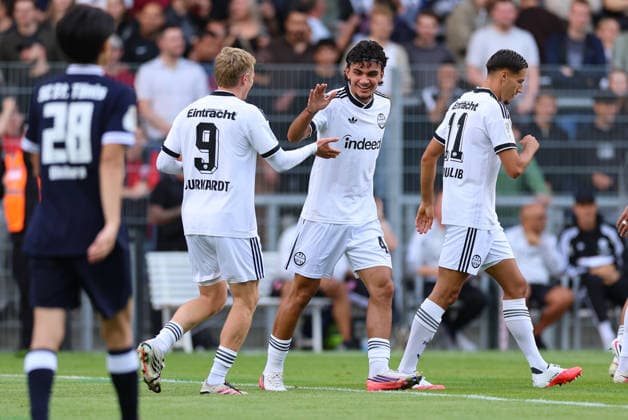 21.08.2026, Fussball DFB-Pokal, 1. Runde, SC St. Tönis - Eintracht Frankfurt, v.l., Jonathan Burkardt (Eintracht Frankfurt), Can Uzun (Eintracht Frankfurt) jubelnd bejubelt jubelt jubeln celebrate DFL DFB REGULATIONS PROHIBIT ANY USE OF PHOTOGRAPHS AS IMAGE SEQUENCES AND OR QUASI-VIDEO. xdcx *** August 21, 2026, Soccer DFB Cup, 1st Round, SC St. Tönis vs. Eintracht Frankfurt, from left, Jonathan Burkardt, Eintracht Frankfurt; Can Uzun, Eintracht Frankfurt, cheering, celebrated, celebrating, DFL DFB REGULATIONS PROHIBIT ANY USE OF PHOTOGRAPHS AS IMAGE SEQUENCES AND OR QUASI-VIDEO xdcx Copyright: HMBxMedia Claus