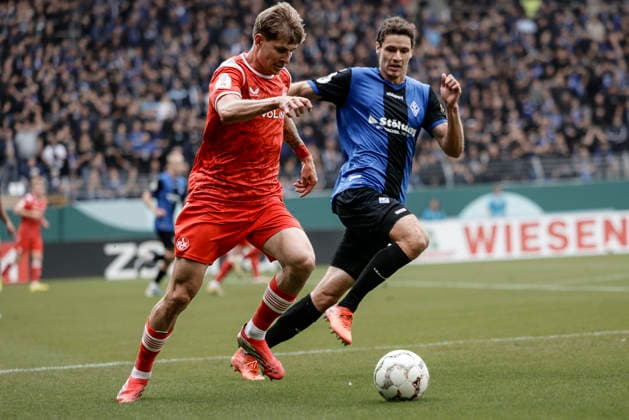 21.08.2026, xhettx, Fussball DFB Pokal 1.Runde, SV Waldhof Mannheim - 1.FC Kaiserslautern v.l. Paul Joly (1. FC Kaiserslautern, 26) verfolgt von Maximilian Thalhammer (SV Waldhof Mannheim, 8) (DFL DFB REGULATIONS PROHIBIT ANY USE OF PHOTOGRAPHS as IMAGE SEQUENCES and or QUASI-VIDEO) *** August 21, 2026, xhettx, Soccer DFB Cup 1st Round, SV Waldhof Mannheim vs. 1. FC Kaiserslautern, Paul Joly (1. FC Kaiserslautern), 26, followed by Maximilian Thalhammer (SV Waldhof Mannheim), 8 DFL and DFB regulations prohibit any use of photographs as image sequences and or quasi-video