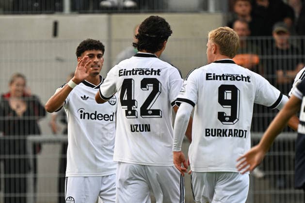 21.08.2026, xjhx, Fussball DFB Pokal 1.Runde, SC St.Tönis - Eintracht Frankfurt v.l. Torjubel nach dem Tor zum celebrating the goal celebrate 0:3 durch Ayoube Amaimouni-Echghouyab (Eintracht Frankfurt) Krefeld *** August 21, 2026, xjhx, Soccer, DFB Cup First Round, SC St. Tönis vs. Eintracht Frankfurt – Goal celebration after Ayoube Amaimouni Echghouyab scored to make it 0–3 for Eintracht Frankfurt in Krefeld