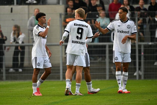 21.08.2026, xjhx, Fussball DFB Pokal 1.Runde, SC St.Tönis - Eintracht Frankfurt v.l. Torjubel nach dem Tor zum celebrating the goal celebrate 0:3 durch Ayoube Amaimouni-Echghouyab (Eintracht Frankfurt) Krefeld *** August 21, 2026, xjhx, Soccer, DFB Cup First Round, SC St. Tönis vs. Eintracht Frankfurt – Goal celebration after Ayoube Amaimouni Echghouyab scored to make it 0–3 for Eintracht Frankfurt in Krefeld
