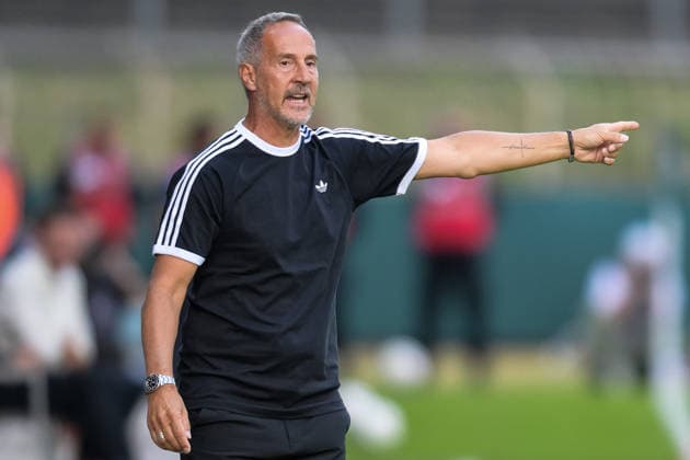 Fußball, DFB-Pokal, 20260821, SC St. Tönis - SG Eintracht Frankfurt. Im Bild Trainer Frankfurt Adi HÜTTER. Krefeld Grotenburg-Stadion Nordrhein-Westfalen Deutschland *** Soccer, DFB Cup, August 21, 2026, SC St. Tönis vs. Eintracht Frankfurt. Pictured: Frankfurt coach Adi HÜTTER at the Grotenburg Stadium in Krefeld, North Rhine-Westphalia, Germany Copyright: Passion2Press MarkusxFischerx