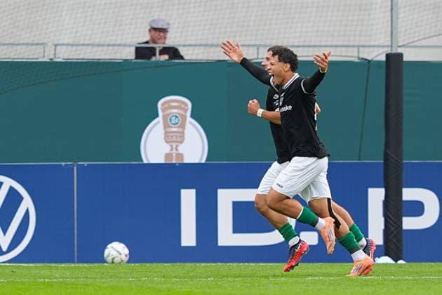 21.08.2026, xydrx, Fußball, DFB Pokal, SC Preußen Münster - Karlsruher SC, Saison 2026 2027, LVM-Preußenstadion: Torjubel nach dem Tor zum 1:0 für den SC Preußen Muenster durch Torschütze Montell Ndikom (SC Preußen Muenster, 28) zusammen mit Louis Kolbe (SC Preußen Muenster, 2) DFB regulations prohibit any use of photographs as image sequences and or quasi-video. *** August 21, 2026, xydrx, Soccer, DFB Cup, SC Preußen Münster vs. Karlsruher SC, 2026–2027 season, LVM Preußenstadion: Celebrations after SC Preußen Münster’s 1–0 goal scored by Montell Ndikom, SC Preußen Münster, 28, alongside Louis Kolbe, SC Preußen Münster. DFB regulations prohibit any use of photographs as image sequences and or quasi-video. Copyright: HMBxMedia YannisxDreimann