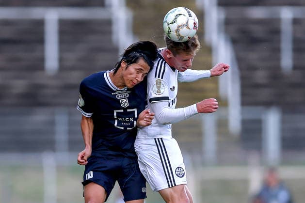 21.08.2026, Fußball, SC St. Tönis - Eintracht Frankfurt, 1. Runde DFB-Pokal 2026 27, Grotenburg-Stadion in Krefeld, Saison 2026 2027: Maksym Lufarenko (SC St. Tönis 20) im Zweikampf gegen Elias Baum (Eintracht Frankfurt 02) DFB regulations prohibit any use of photographs as image sequences and or quasi-video. Nordrhein-Westfalen Deutschland *** August 21, 2026, Soccer, SC St. Tönis vs. Eintracht Frankfurt, First Round of the 2026–27 DFB Cup, Grotenburg Stadium in Krefeld, 2026–2027 season: Maksym Lufarenko of SC St. Tönis (No. 20) in a tackle against Elias Baum of Eintracht Frankfurt (No. 02). DFB regulations prohibit any use of photographs as image sequences and or quasi-video. North Rhine-Westphalia, Germany
