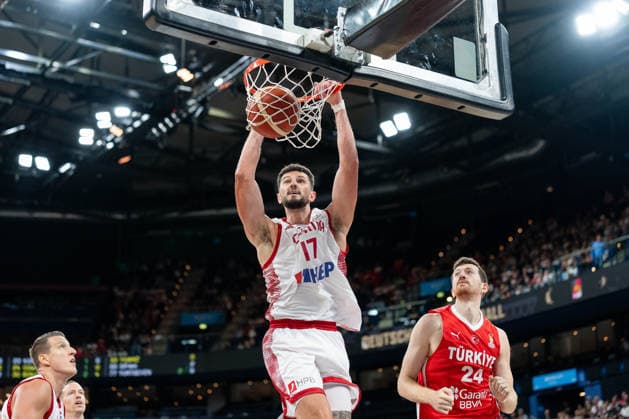 Karlo Matkovic (Kroatien, 17) beim Dunk, Luka Bozic (Kroatien, 29), Ercan Osmani (Tuerkei, 24), GER, Kroatien vs Tuerkei, Basketball, Turkish Airlines Supercup, Halbfinale 1, 21.08.2026 GER, Kroatien vs Tuerkei, Basketball, Turkish Airlines Supercup, Halbfinale 1, 21.08.2026 Hamburg *** Karlo Matkovic, Croatia, 17, on a dunk; Luka Bozic, Croatia, 29; Ercan Osmani, Turkey, 24; GER, Croatia vs. Turkey, basketball, Turkish Airlines Supercup, Semifinal 1, August 21, 2026, GER, Croatia vs. Turkey, basketball, Turkish Airlines Super Cup, Semifinal 1, August 21, 2026, Hamburg Copyright: xEibner-Pressefoto MaxxVincenx EP_MVN