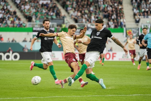 Deutschland: DFB Pokal 2026 2027 1.Runde, SC Preußen Münster vs Karlsruher SC, Freitag 21.08.2026 LVM-Preußenstadion (Münster, Nordrhein-Westfalen, Deutschland) Rafael Pinto Pedrosa (Karlsruher SC, 36) im Zweikampf gegen Antonio Tikvic (SC Preußen Münster, 4) *** Germany DFB Cup 2026–2027, First Round: SC Preußen Münster vs. Karlsruher SC, Friday, August 21, 2026, LVM Preußenstadion, Münster, North Rhine-Westphalia, Germany; Rafael Pinto Pedrosa (Karlsruher SC), 36, in a tackle against Antonio Tikvic (SC Preußen Münster), 4 Copyright: xMerlexKölkingx