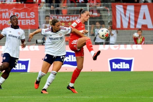 21.08.2026, GER Deutschland, Fussball, 1.Fussballbundesliga, Frauen, 2026 2027, Alte Foersterei, 1.FC Union vs. Bayern Muenchen Jill Janssen ( 1.FC Union Berlin 77 ), Buehl Klara ( FC Bayern Muenchen 17 ) 1. Liga: DFB DFL regulations prohibit any use of photographs as image sequences and or quasi-video) Berlin Stadion Alte Foersterei Berlin Deutschland *** August 21, 2026, GER Germany, Soccer, 1. Bundesliga, Women, 2026–2027, Alte Foersterei, 1. FC Union vs. Bayern Munich, Jill Janssen, 1. FC Union Berlin 77, Klara Buehl, FC Bayern Munich 17. 1st League DFB DFL regulations prohibit any use of photographs as image sequences and or quasi-video. Berlin, Alte Foersterei Stadium, Berlin, Germany Copyright: xNordphotox xEnglerx
