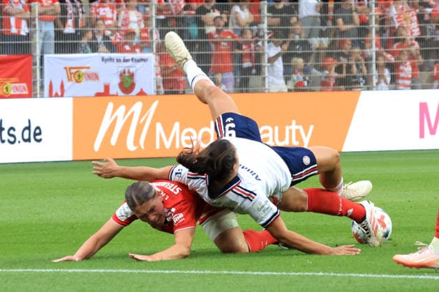 Sport Bilder des Tages 21.08.2026, GER Deutschland, Fussball, 1.Fussballbundesliga, Frauen, 2026 2027, Alte Foersterei, 1.FC Union vs. Bayern Muenchen Samantha Steuerwald ( 1.FC Union Berlin 19 ), Damnjanovic Jovana (F C Bayern Muenchen 9 ) 1. Liga: DFB DFL regulations prohibit any use of photographs as image sequences and or quasi-video) Berlin Stadion Alte Foersterei Berlin Deutschland *** August 21, 2026, GER Germany, Soccer, 1st Bundesliga, Women, 2026–2027, Alte Foersterei, 1. FC Union vs. Bayern Munich, Samantha Steuerwald (1. FC Union Berlin 19), Jovana Damnjanovic (FC Bayern Munich 9), 1st Division, DFB DFL regulations prohibit any use of photographs as image sequences and or quasi-video, Berlin, Alte Foersterei Stadium, Berlin, Germany Copyright: xNordphotox xEnglerx