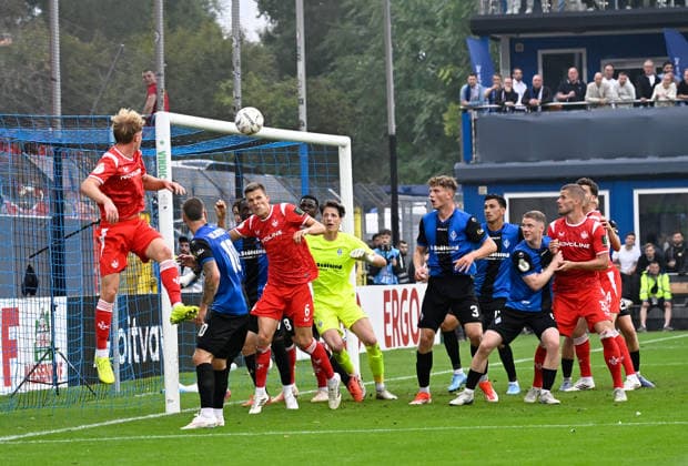 DFB-Pokal 2026 27 1. Runde Carl-Benz-Stadion SV Waldhof Mannheim (svw) - 1. FC Kaiserslautern (fck) Mika HAAS (1. FC Kaiserslautern),li, leitet einen Ball zu Fabian KUNZE (1. FC Kaiserslautern) weiter DFB-Pokal *** 2026-27 DFB Cup, First Round, Carl Benz Stadium, SV Waldhof Mannheim (SVW 1) vs. FC Kaiserslautern (FCK), Mika HAAS (FCK 1) passes the ball to Fabian KUNZE (FCK 1), DFB Cup